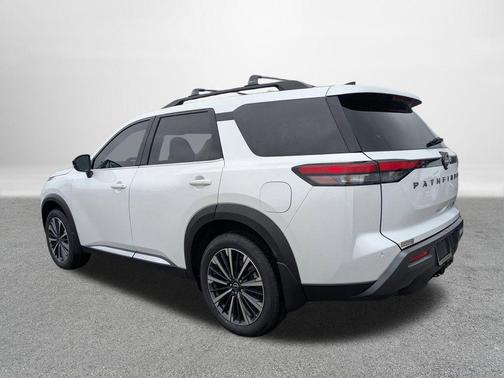 Everest White Pearl Tricoat 2026 Nissan Pathfinder Platinum