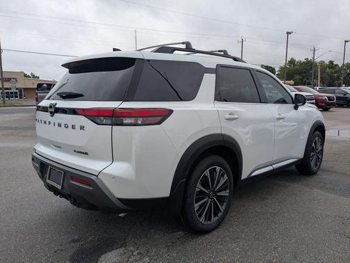 Everest White Pearl Tricoat 2026 Nissan Pathfinder Platinum