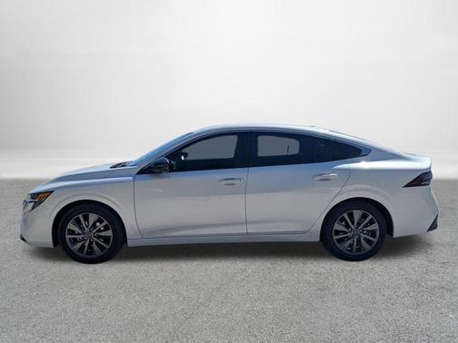 Aspen White Tricoat 2026 Nissan Sentra SL