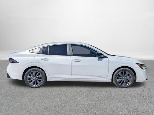 Aspen White Tricoat 2026 Nissan Sentra SL