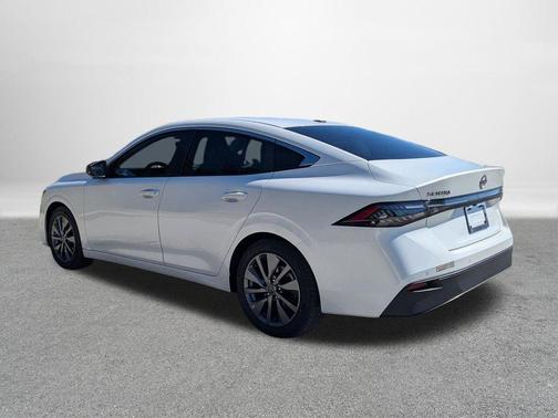 Aspen White Tricoat 2026 Nissan Sentra SL