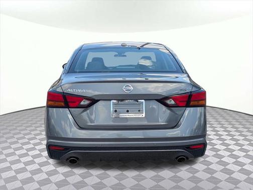 2022 Nissan Altima SR FWD