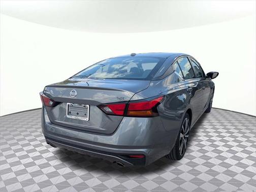2022 Nissan Altima SR FWD