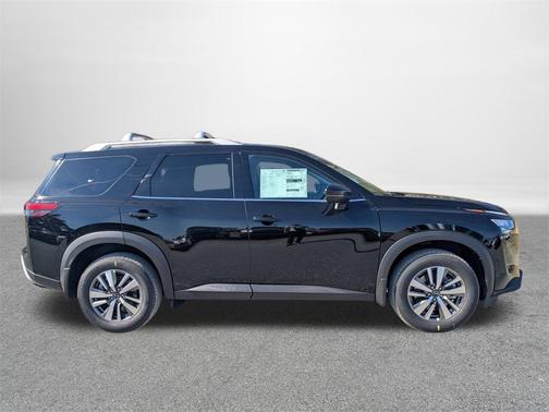 2025 Nissan Pathfinder SL FWD