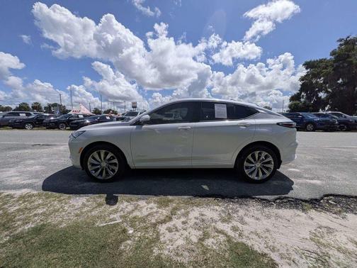 White Frost Tricoat 2025 Buick Envista Avenir FWD