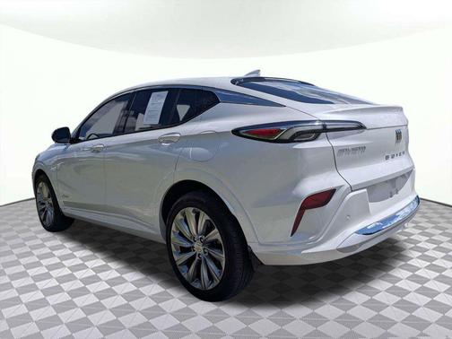 White Frost Tricoat 2025 Buick Envista Avenir FWD