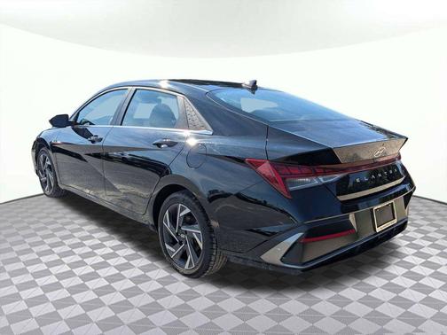 Abyss Black 2025 Hyundai ELANTRA SEL