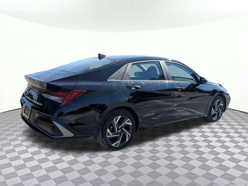Abyss Black 2025 Hyundai ELANTRA SEL