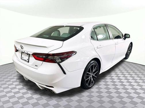 Ice Cap 2023 Toyota Camry SE