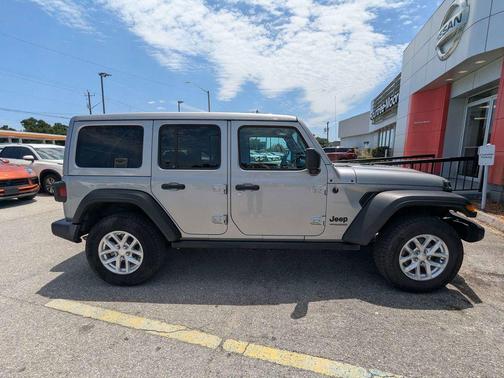Billet Silver Metallic Clearcoat 2021 Jeep Wrangler Willys
