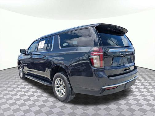 Dark Ash Metallic 2023 Chevrolet Suburban LT