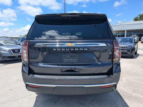 Dark Ash Metallic 2023 Chevrolet Suburban LT