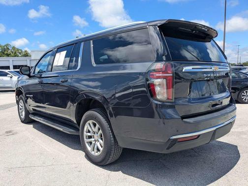 Dark Ash Metallic 2023 Chevrolet Suburban LT