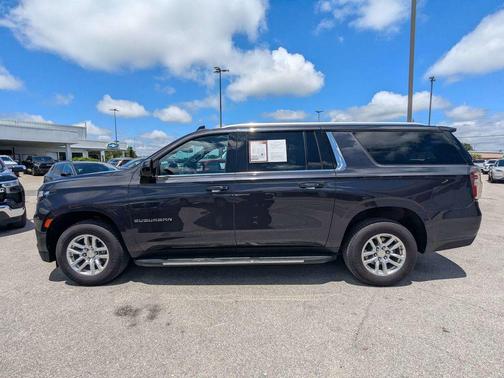 Dark Ash Metallic 2023 Chevrolet Suburban LT