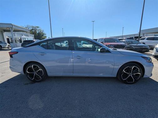 2024 Nissan Altima SR FWD