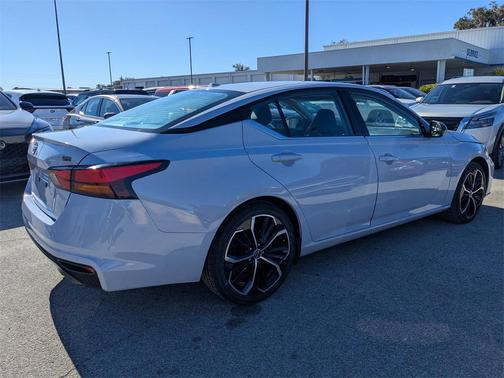 2024 Nissan Altima SR FWD