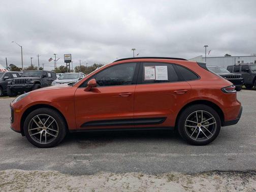 2023 Porsche Macan Base