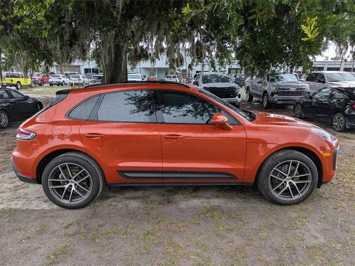 2023 Porsche Macan Base