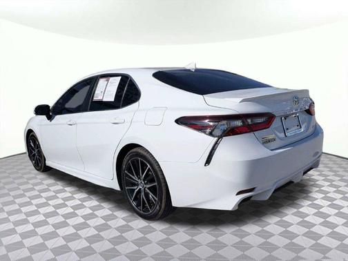 White 2022 Toyota Camry SE