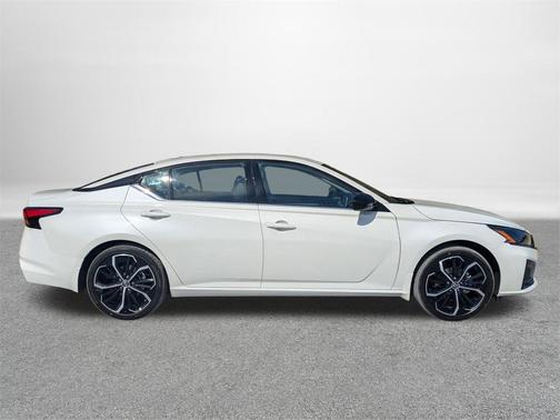 2025 Nissan Altima SR FWD