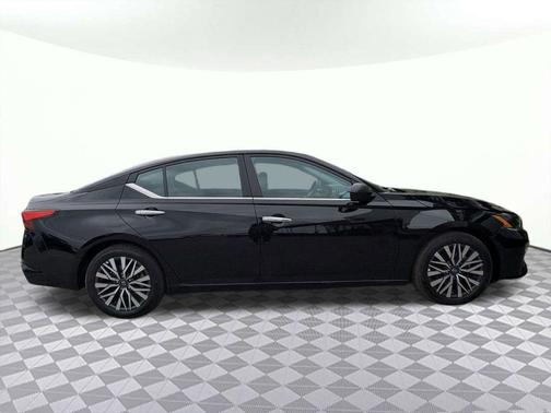 Super Black 2025 Nissan Altima 2.5 SV