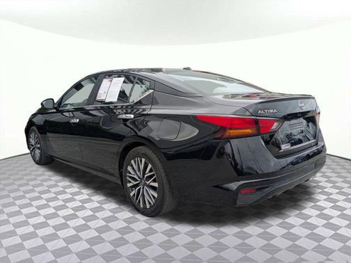 Super Black 2025 Nissan Altima 2.5 SV