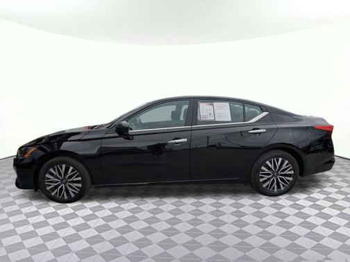 Super Black 2025 Nissan Altima 2.5 SV