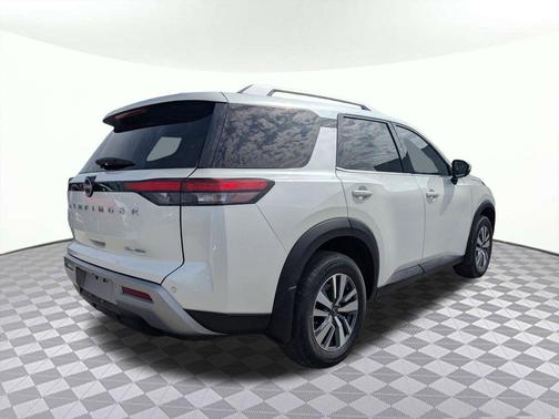 Pearl White Tricoat 2023 Nissan Pathfinder SL 4WD