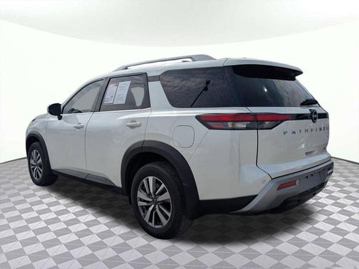 Pearl White Tricoat 2023 Nissan Pathfinder SL 4WD