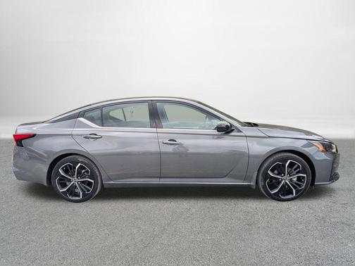 2025 Nissan Altima SR FWD