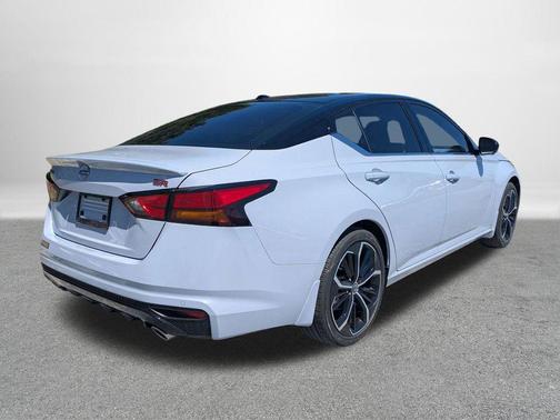 Gray Sky Pearl/Super Black 2026 Nissan Altima SR FWD