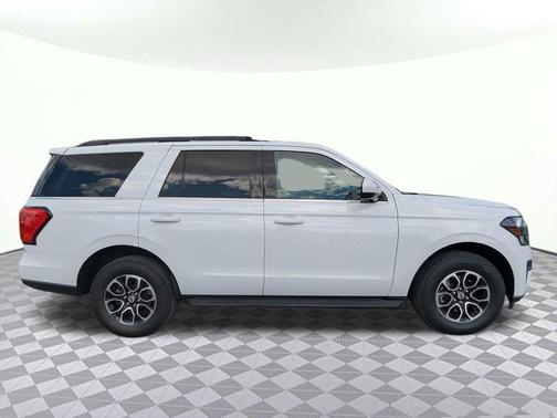 OXFORD WHITE 2024 Ford Expedition XLT
