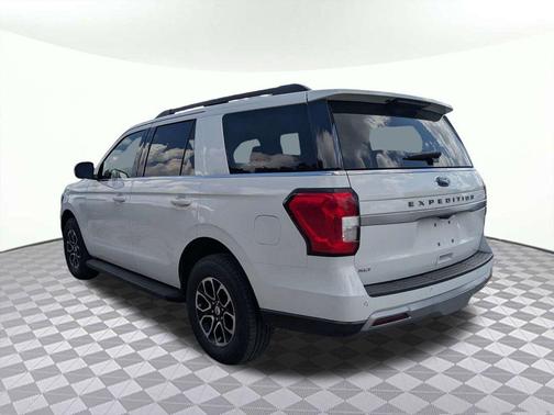 OXFORD WHITE 2024 Ford Expedition XLT