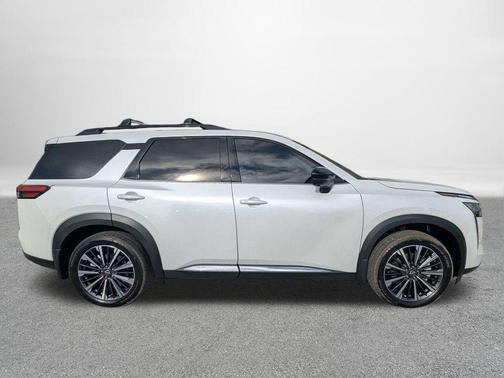 Everest White Pearl Tricoat 2026 Nissan Pathfinder Platinum