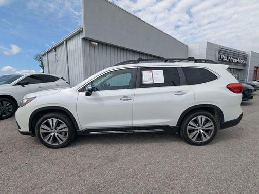 Crystal White Pearl 2022 Subaru Ascent Touring 7-Passenger