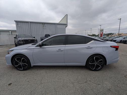 2025 Nissan Altima SR FWD