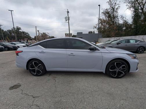 2025 Nissan Altima SR FWD