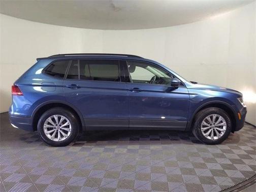 Photo 3 of 26 of 2020 Volkswagen Tiguan 2.0T S