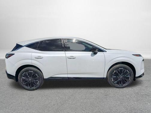 Everest White Pearl Tricoat 2026 Nissan Murano Platinum