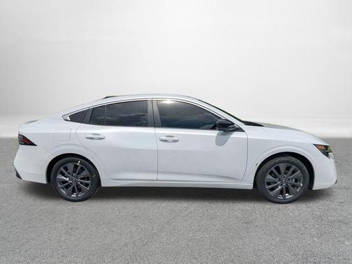 Aspen White Tricoat 2026 Nissan Sentra SL