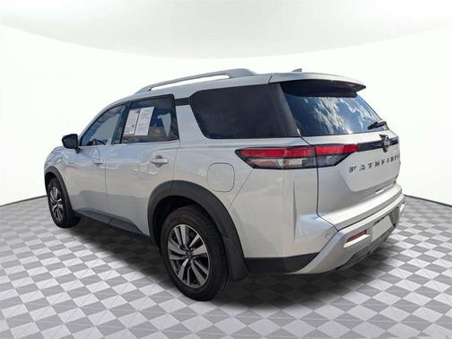 2024 Nissan Pathfinder SL 4WD
