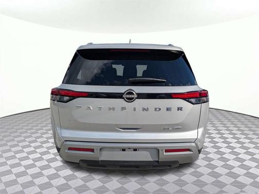 2024 Nissan Pathfinder SL 4WD