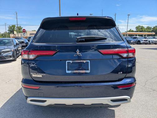 Alloy Silver Metallic 2024 Mitsubishi Outlander SE Black Edition S-AWC