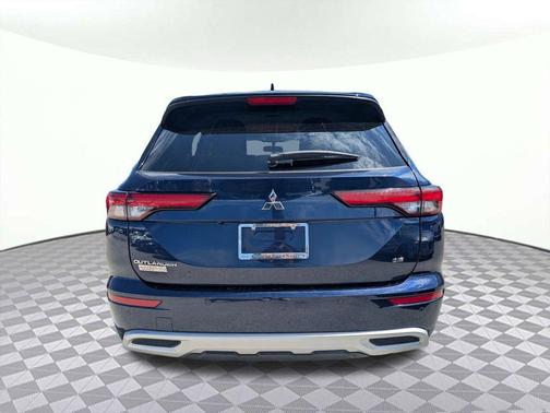 Alloy Silver Metallic 2024 Mitsubishi Outlander SE Black Edition S-AWC