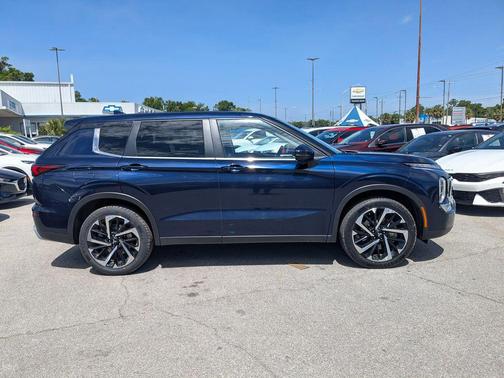 Alloy Silver Metallic 2024 Mitsubishi Outlander SE Black Edition S-AWC