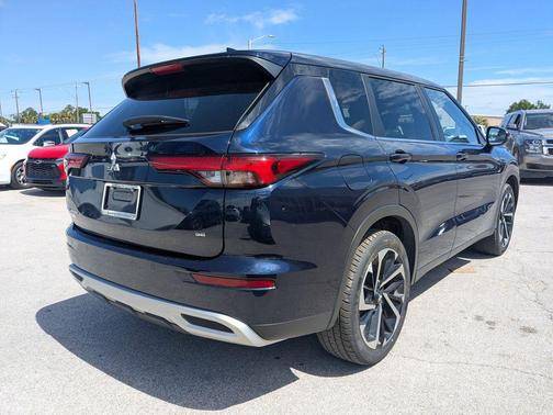 Alloy Silver Metallic 2024 Mitsubishi Outlander SE Black Edition S-AWC