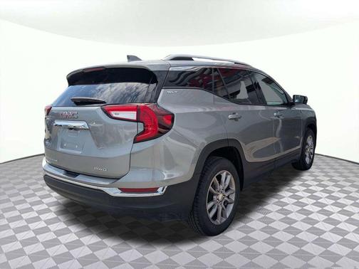 Sterling Metallic 2024 GMC Terrain SLT