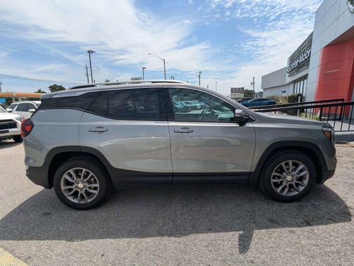 Sterling Metallic 2024 GMC Terrain SLT