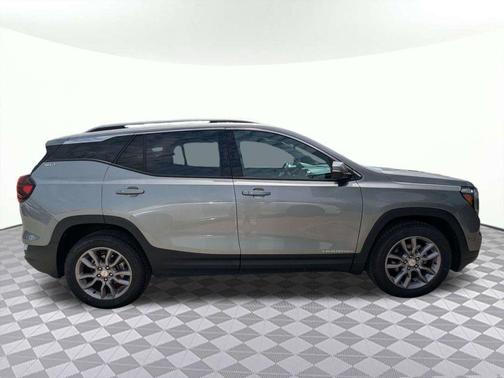 Sterling Metallic 2024 GMC Terrain SLT