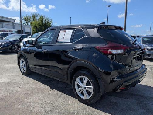 Super Black 2025 Nissan Kicks S